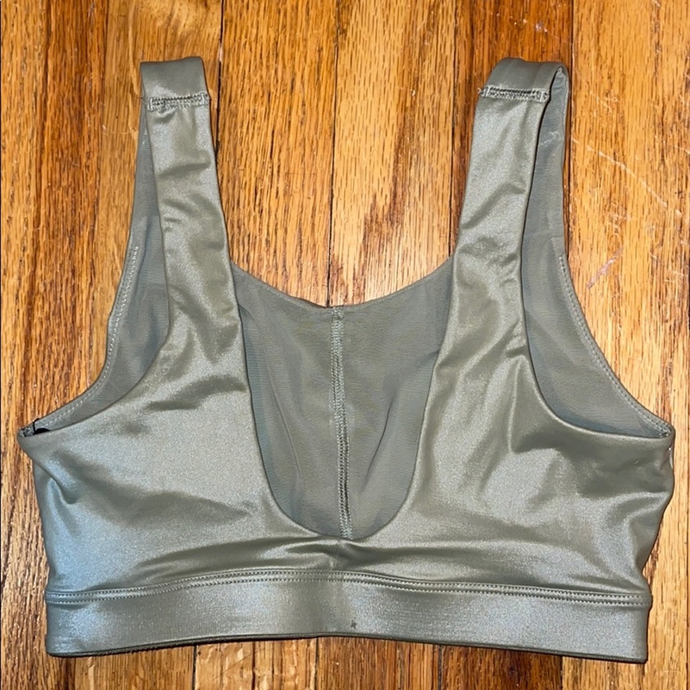 VICTORIA SPORTS BRA NWT - Picture 2 of 3